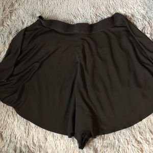 Flowy black shorts